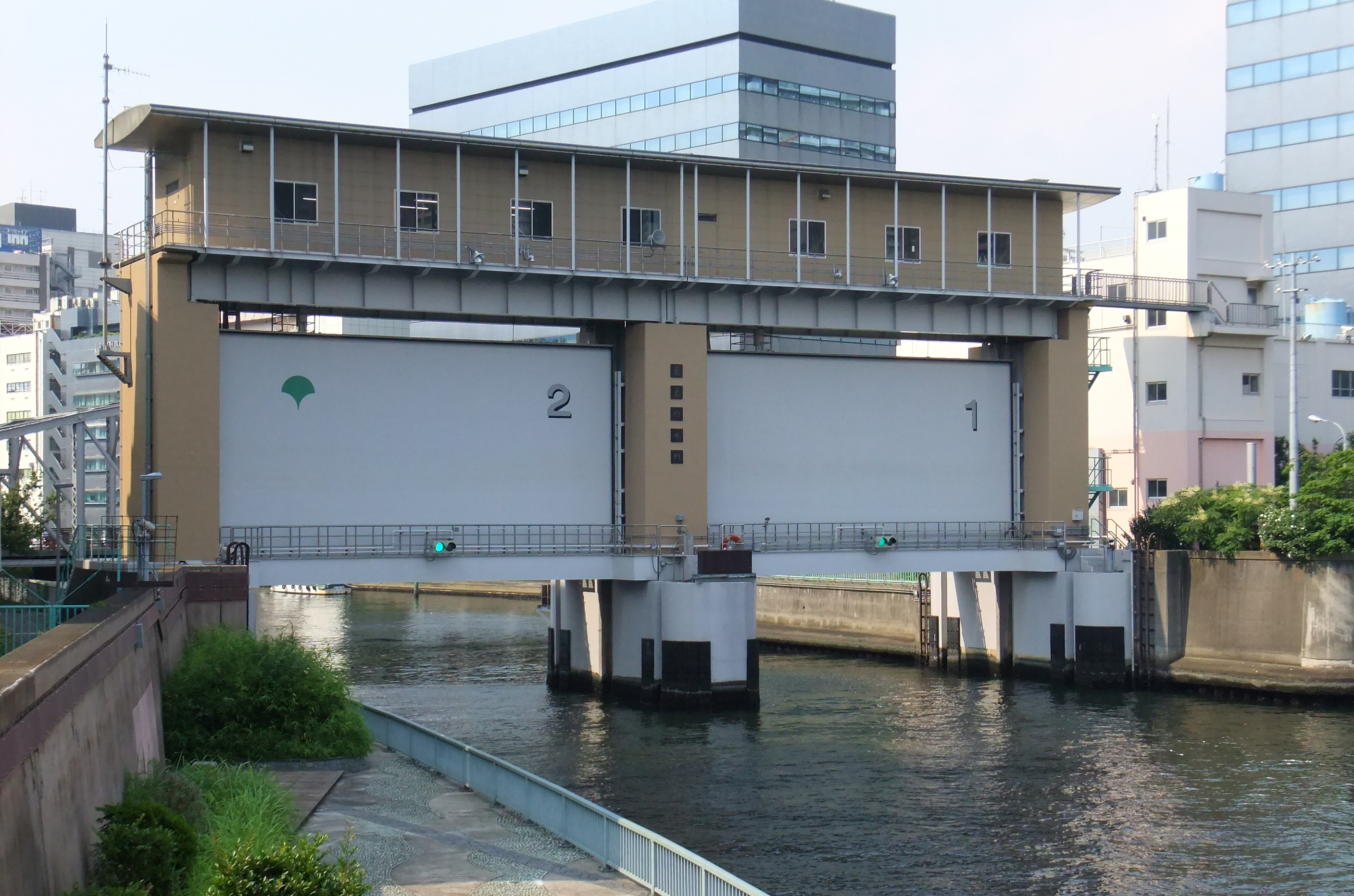 亀島川水門の写真