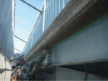 橋梁整備事業　コンクリート補修工の写真