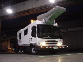 道路補修事業 路面補修 路面性状自動測定装置(車両)の写真