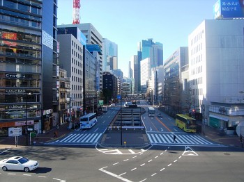 写真　遮熱性舗装　昭和通り