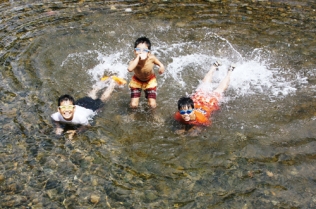 ふれあい部門河川部長賞「夏休み」の写真