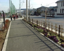 こんな活動をしています。　青梅市立第二小学校前の写真