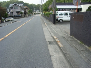 道路の補修　主要地方道28号青梅飯能線（成木街道）青梅市根ヶ布一丁目地内施工前の写真
