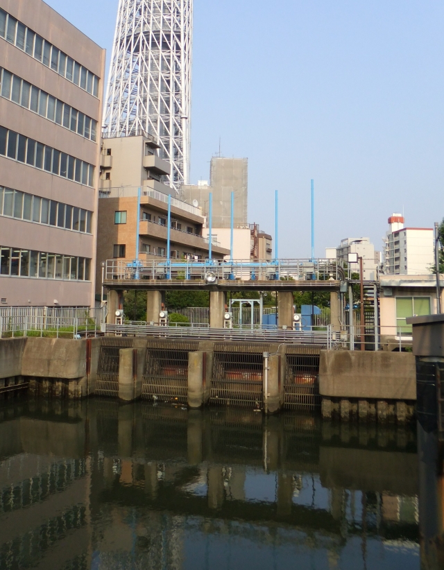 北十間川樋門の写真