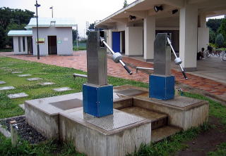 武蔵野森公園の防災トイレ用手押しポンプ
